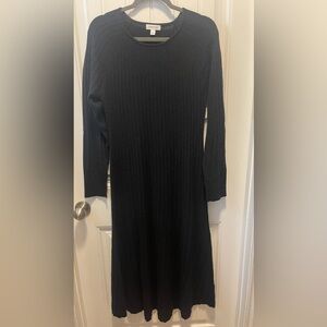 Nordstrom
Women’s size Large
Elegant Black Ribbed Dress
NWT